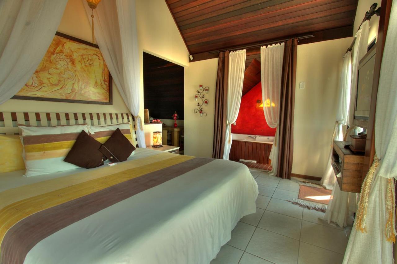 Olhos Verdes Guest House บอมบินญัส ภายนอก รูปภาพ