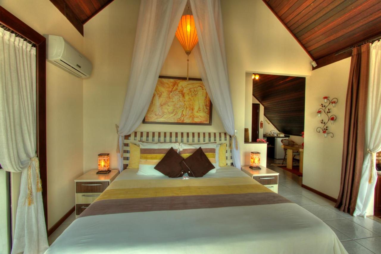 Olhos Verdes Guest House บอมบินญัส ภายนอก รูปภาพ