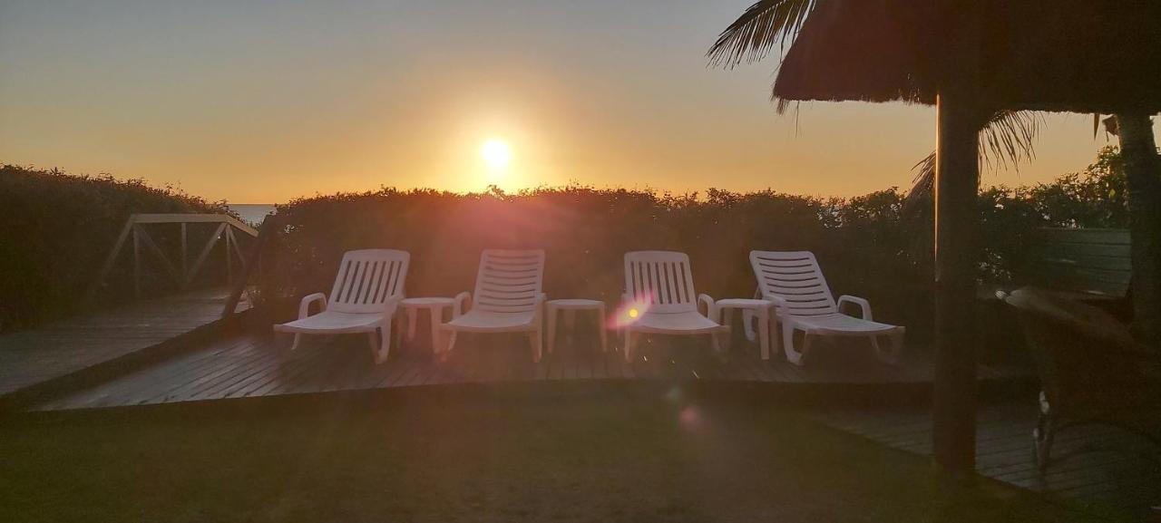 Olhos Verdes Guest House บอมบินญัส ภายนอก รูปภาพ