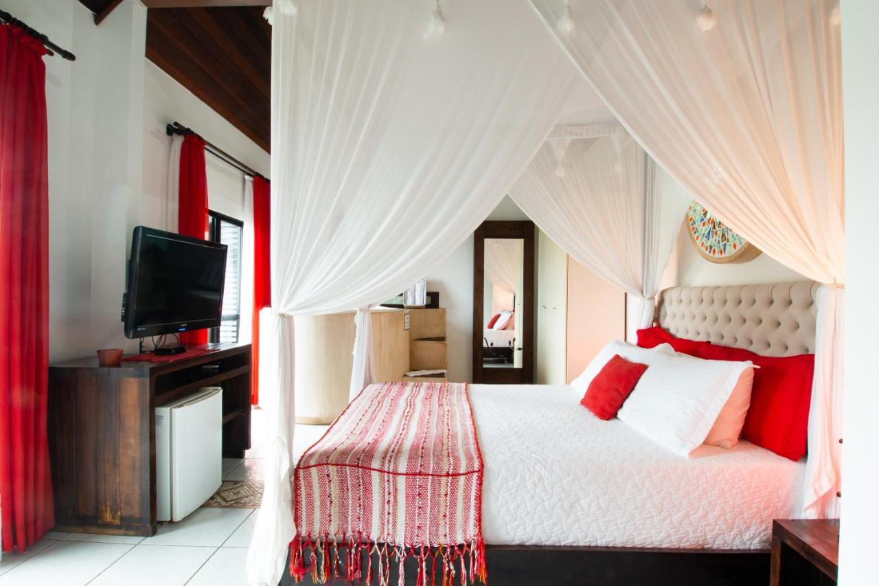 Olhos Verdes Guest House บอมบินญัส ภายนอก รูปภาพ