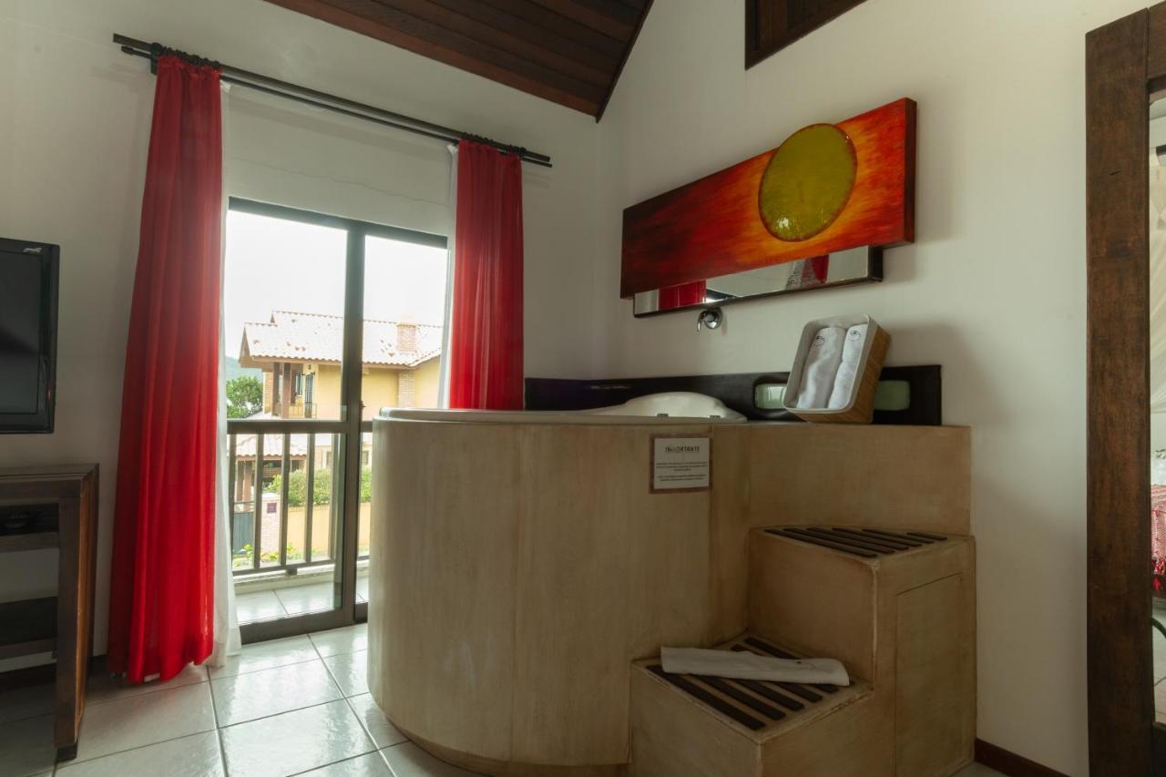 Olhos Verdes Guest House บอมบินญัส ภายนอก รูปภาพ