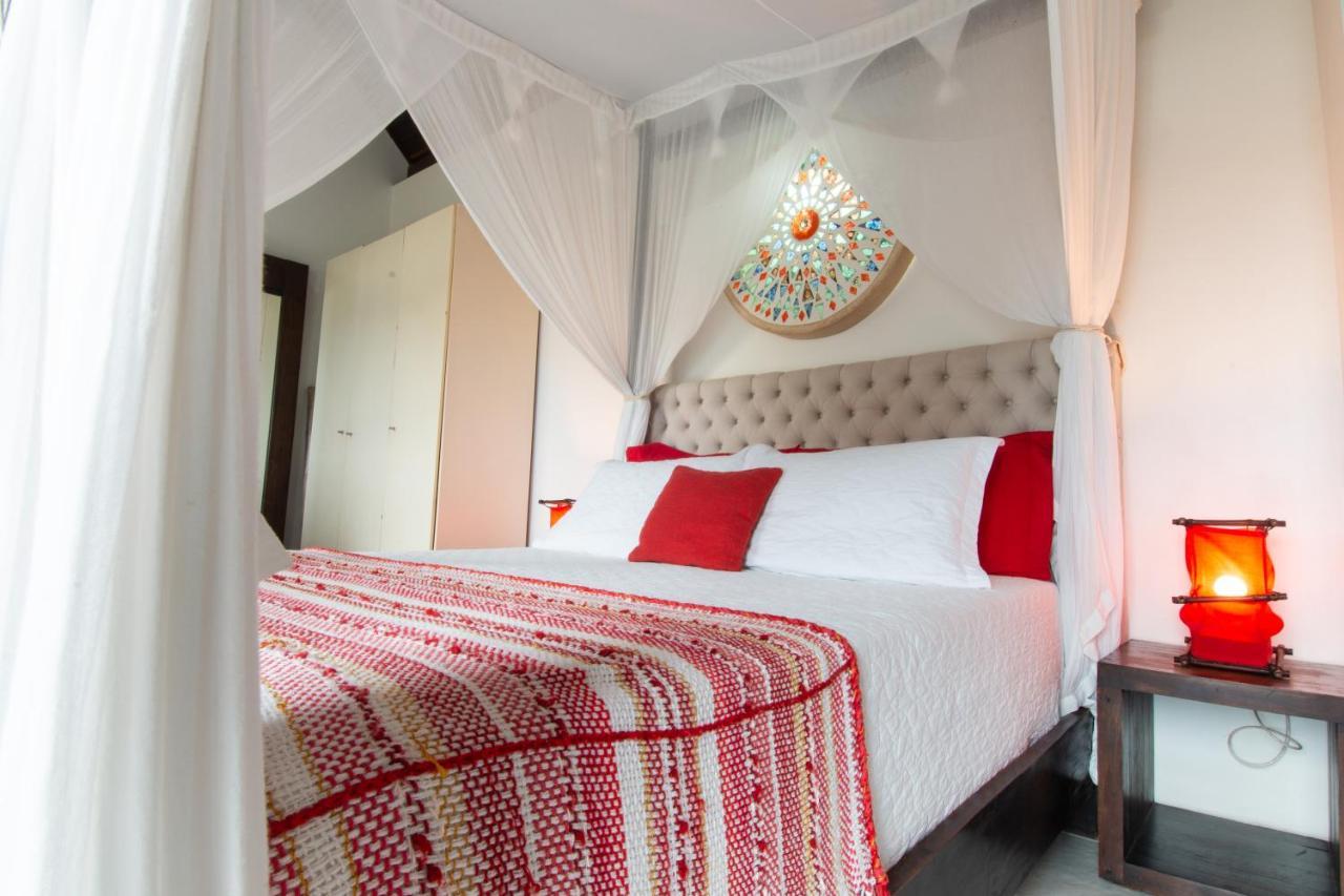 Olhos Verdes Guest House บอมบินญัส ภายนอก รูปภาพ