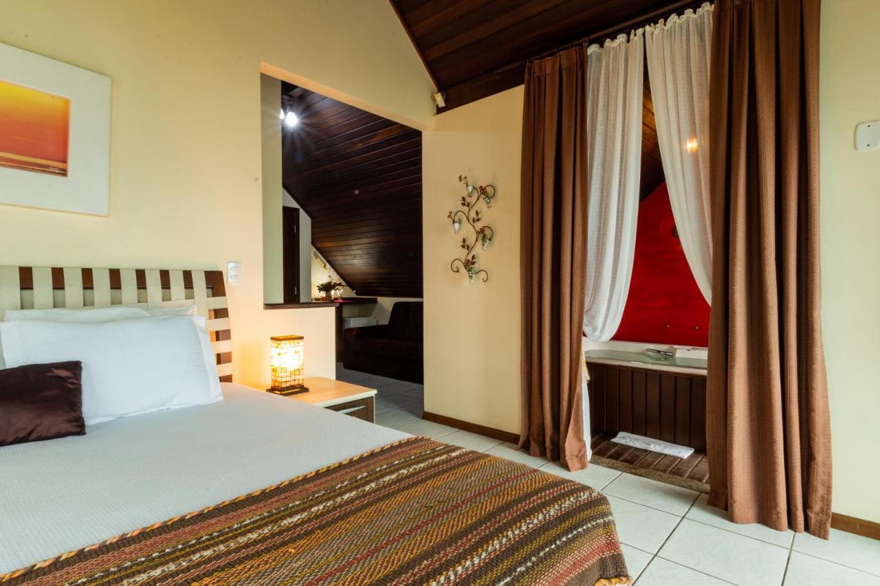 Olhos Verdes Guest House บอมบินญัส ภายนอก รูปภาพ