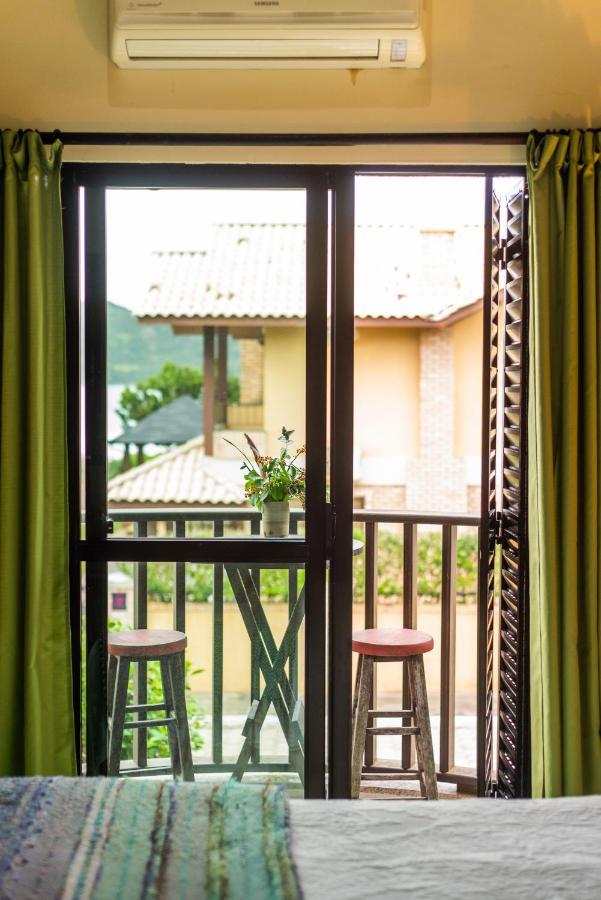 Olhos Verdes Guest House บอมบินญัส ภายนอก รูปภาพ