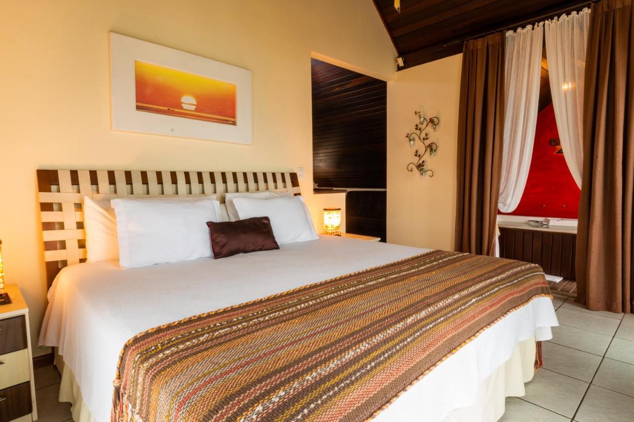 Olhos Verdes Guest House บอมบินญัส ภายนอก รูปภาพ