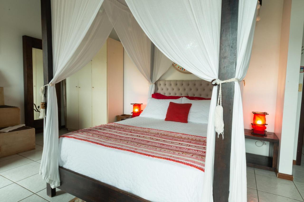 Olhos Verdes Guest House บอมบินญัส ภายนอก รูปภาพ