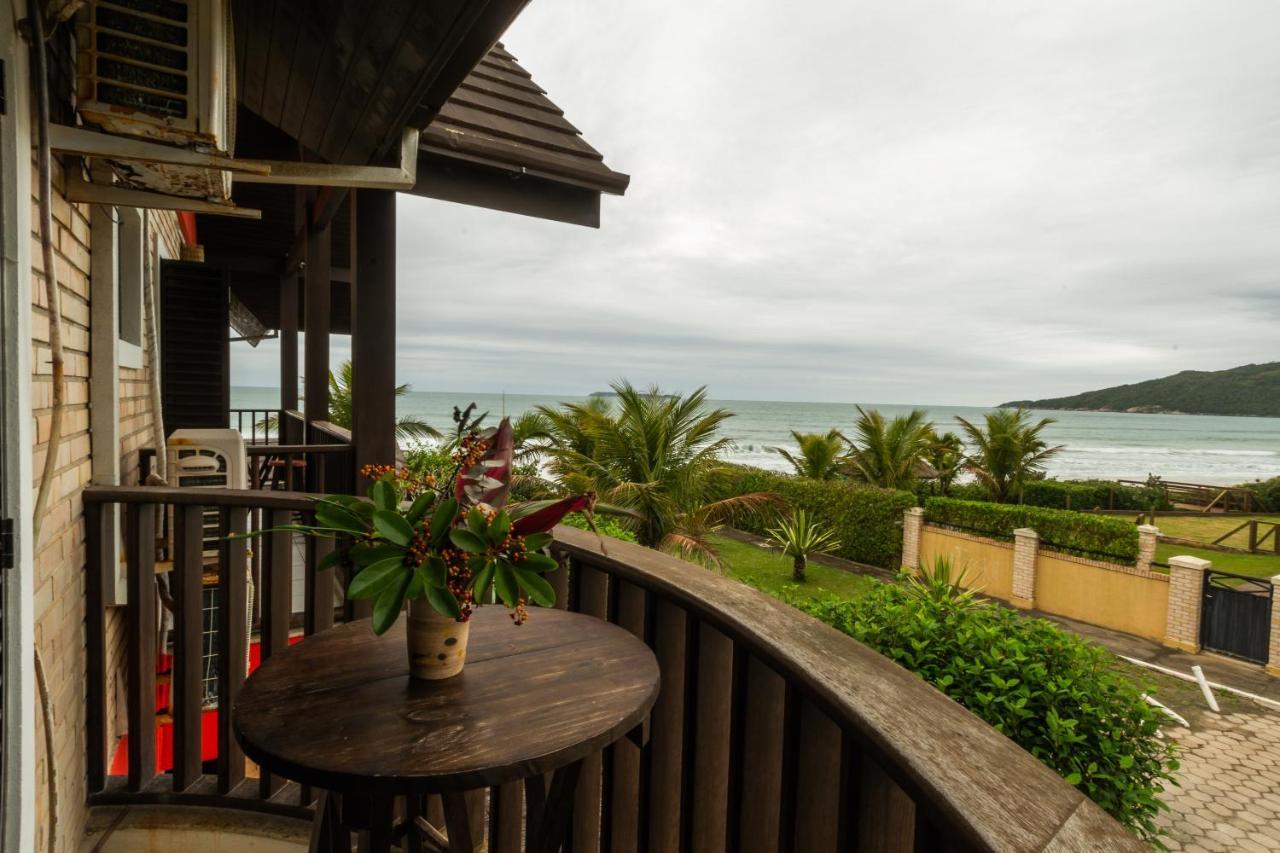 Olhos Verdes Guest House บอมบินญัส ภายนอก รูปภาพ