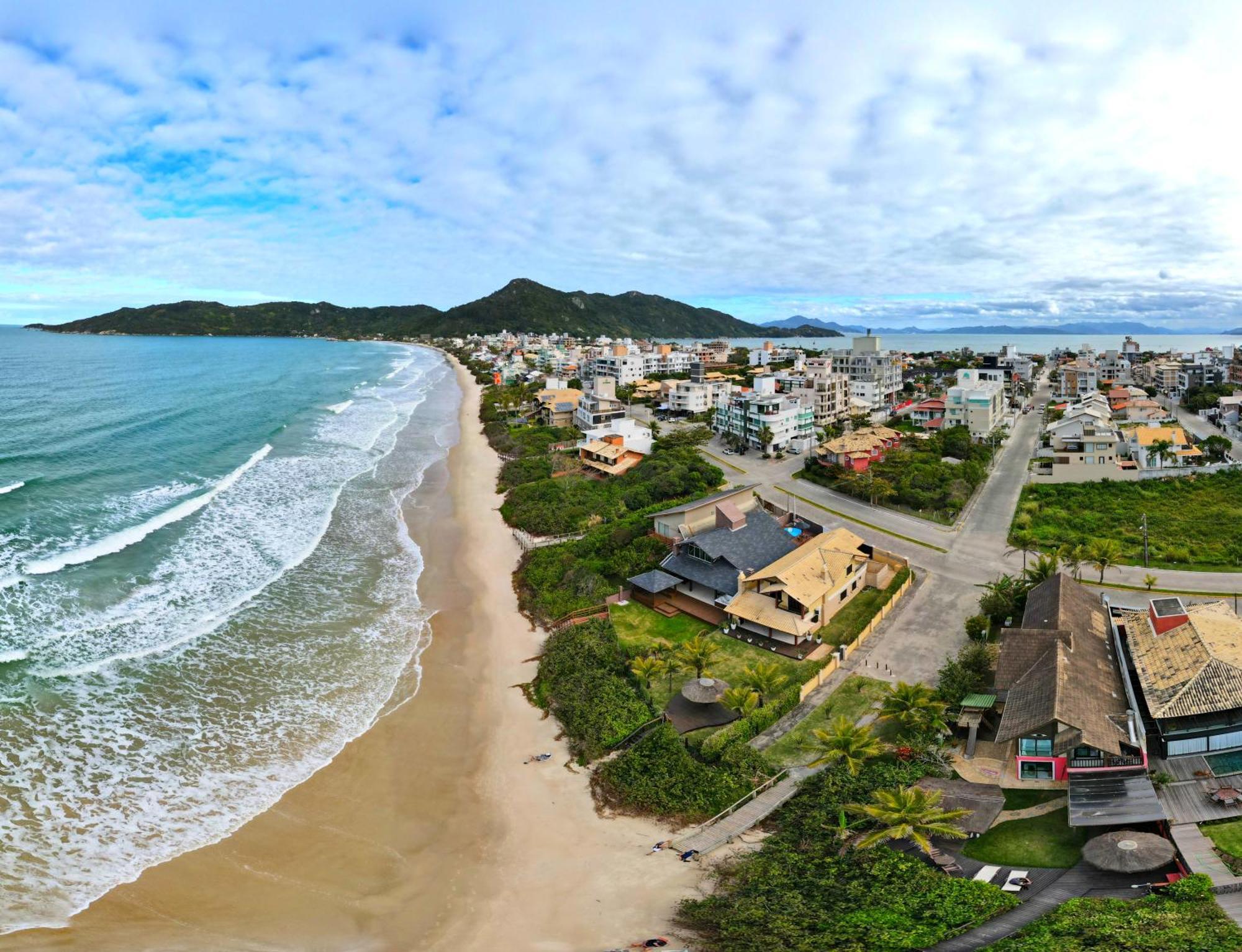 Olhos Verdes Guest House บอมบินญัส ภายนอก รูปภาพ